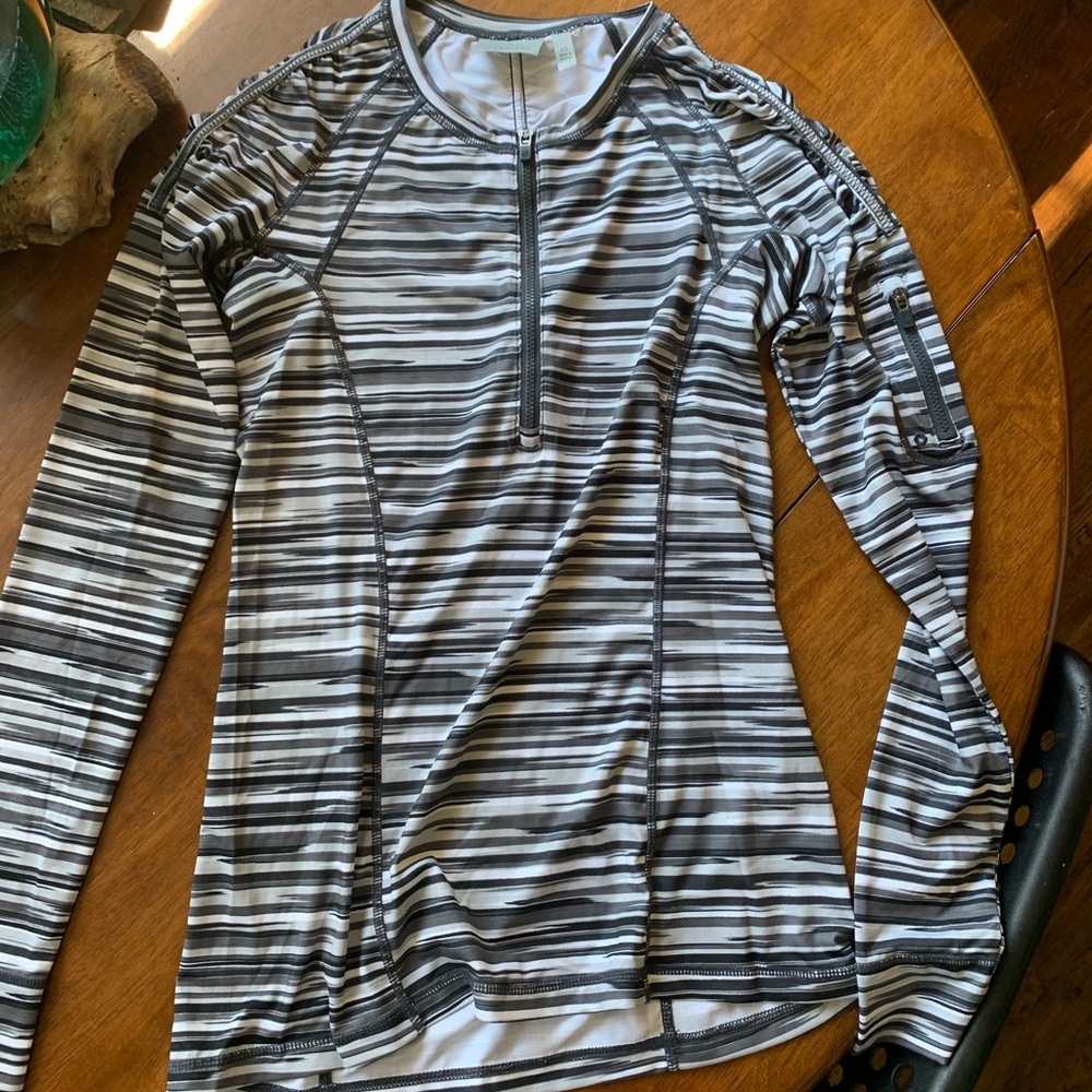 Cute Athleta long sleeve workout top, size XS, great condition